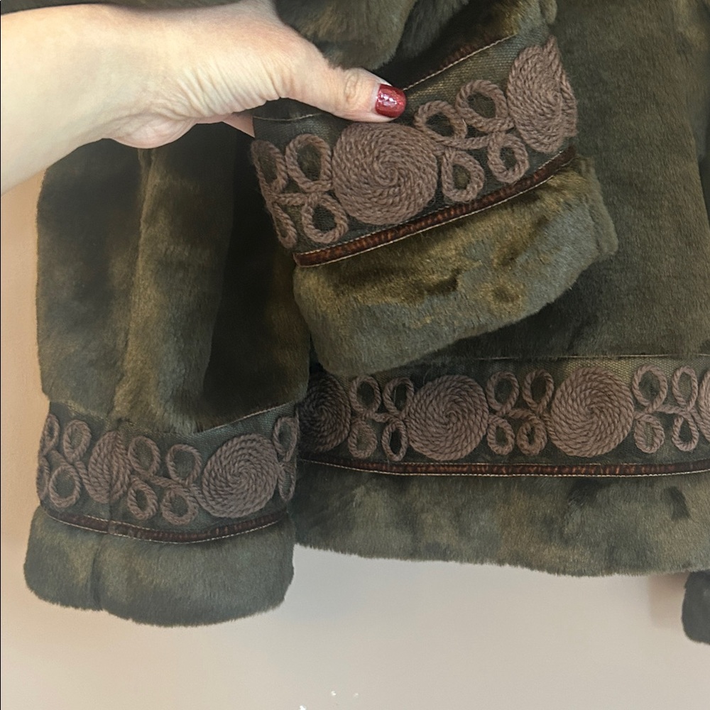 Midnight Velvet Faux Fur Jacket Hook Closure Sleeve and Hem Detail Size Large - Picture 3 of 12